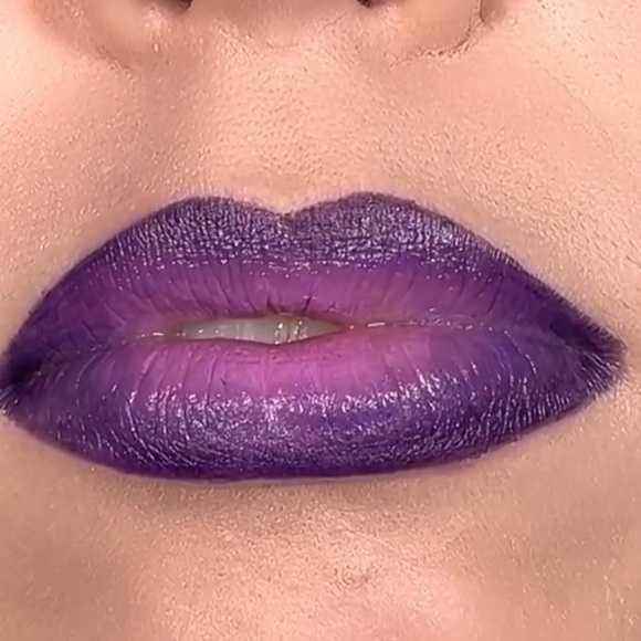 ✏️ GRAPE EXPECTATIONS a MAC LIP PENCIL $25 **NEW IN THE BOX. - Picture 7 of 13